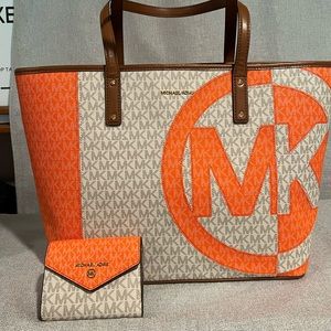 Michael Kors Carter Large signature open tote and wallet